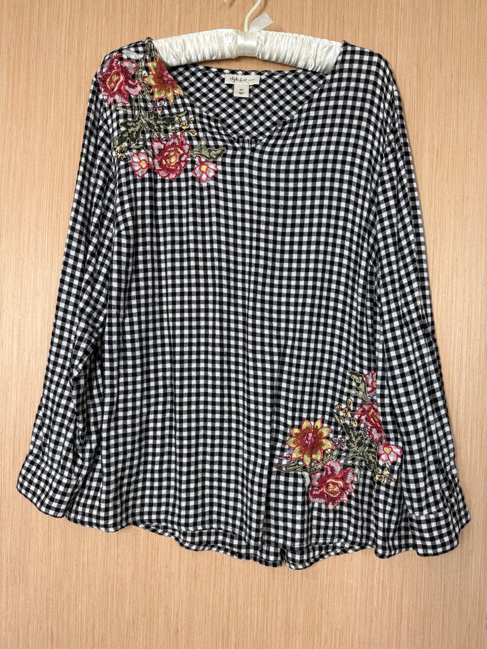 Style & Co Floral Embroidered Gingham Top Size 2X Black White Roll Tab Sleeve